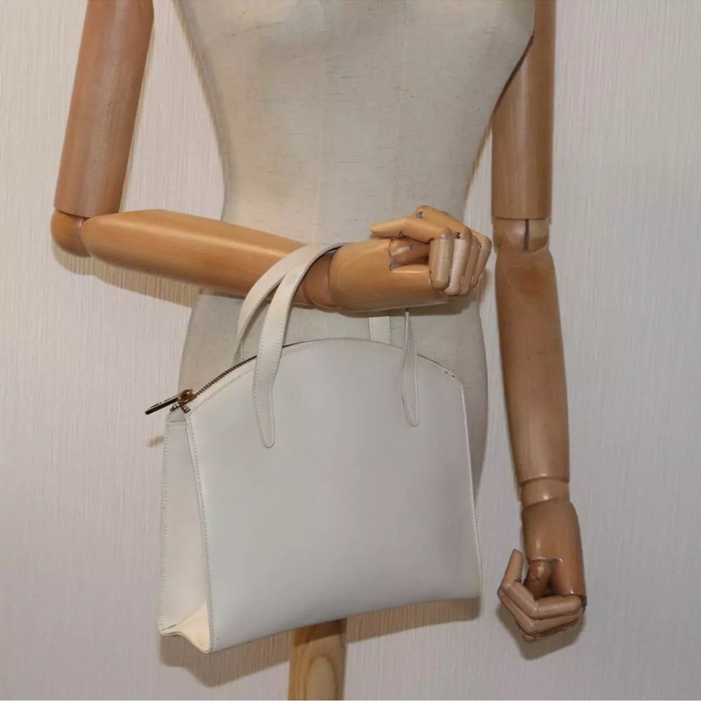 Gucci Cream Leather Tote with Structured Design - Picture 2 of 13